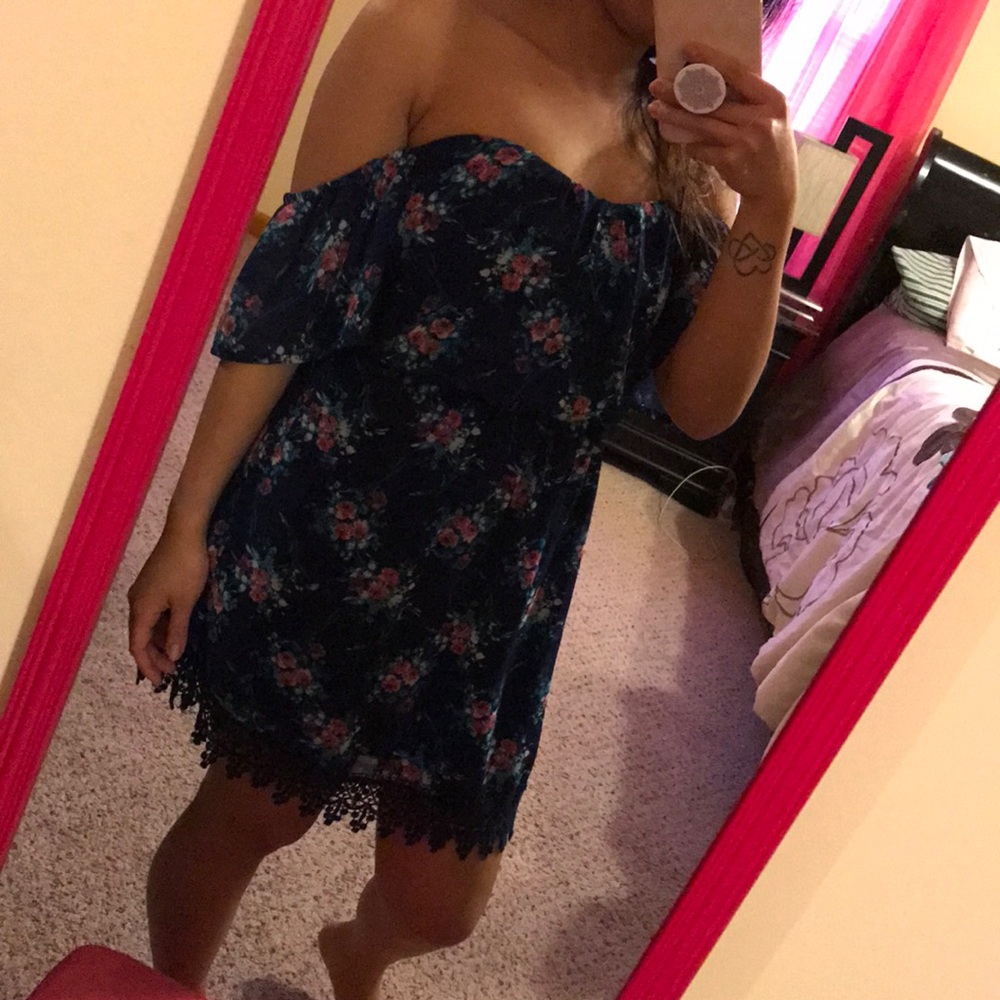 Dress - Picture 2 of 2
